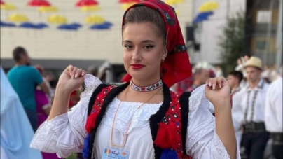 Andreea Năprădean s-a întors acasă cu premiul special, de la Festivalul de folclor „Peștișorul de aur”