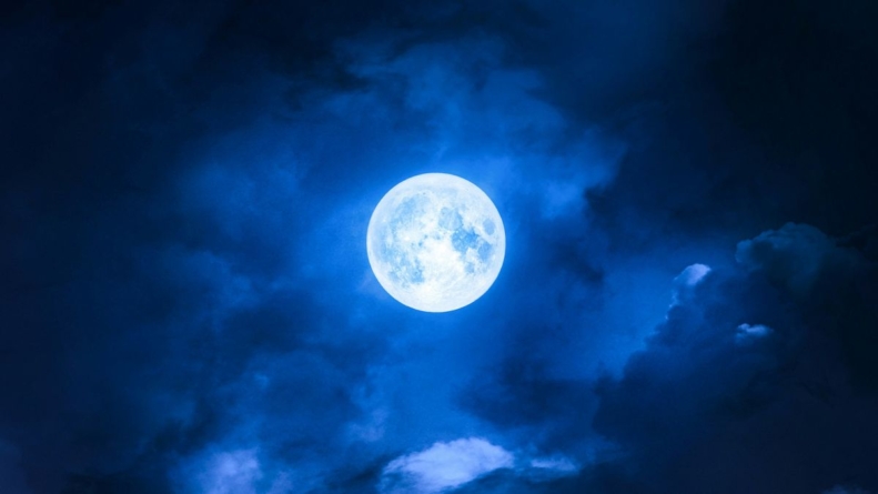 „Superluna albastră” a putut fi admirată și în România