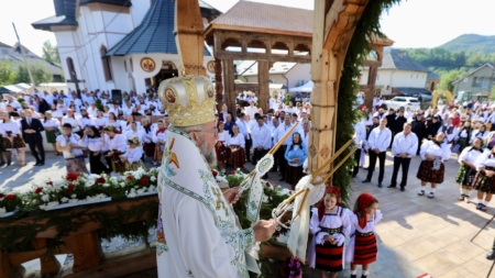 PS Iustin va resfințit biserica și a binecuvântat lucrările de înnoire realizate în Parohia „Sfânta Treime” Săcel II