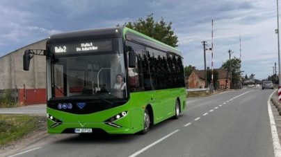 Elevii din Seini beneficiază de transport gratuit cu microbuze electrice