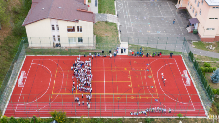 În Baia Sprie a fost inaugurat terenul multisport construit la Școala Gimnazială