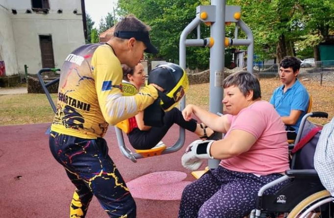 Activități sportive în aer liber, practicate de tinerii de la Esperando