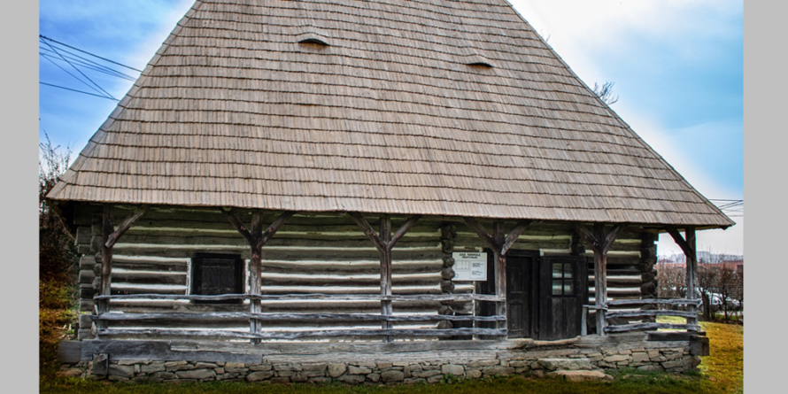 Casa Parohială Ungureni – monument de arhitectură vernaculară din Țara Lăpușului – poate fi vizitată la Muzeul Satului Baia Mare