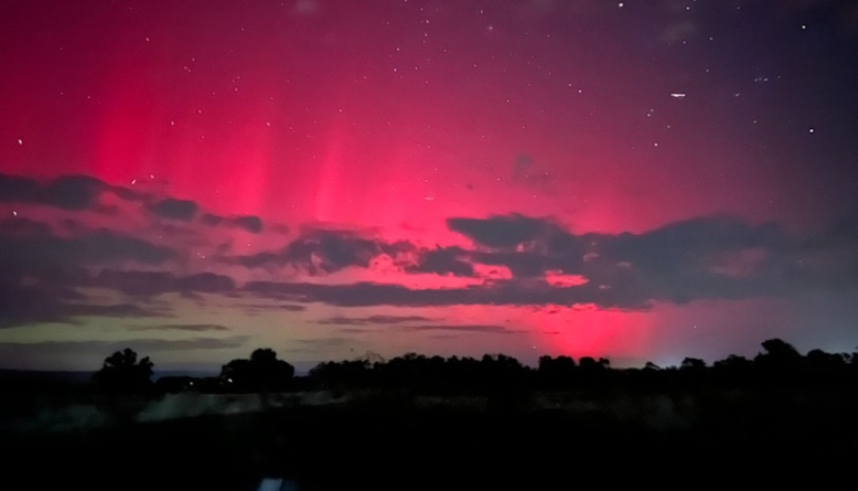 Aurora boreală a pictat din nou cerul României