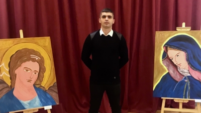 Tânărul artist Alin Morocsilla vă invită să vizualizați expoziția de pictură „Nihil sine Deo”