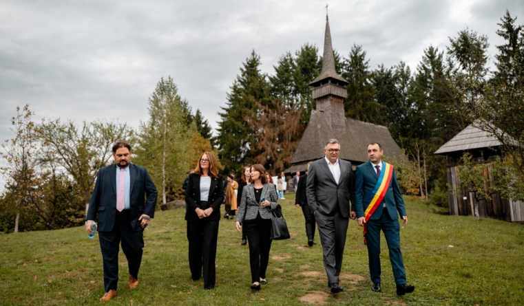 A fost inaugurat oficial proiectul „Păstrarea Diversității Etnice – Restaurarea și Valorificarea Bisericii de Lemn din Muzeu” la Muzeul Satului Maramureșean din Sighet