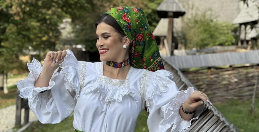 Artista Oana Bozga Pintea a lansat cântecul replică la cel al lui Deți Iuga, „La mănăstire de lemn”