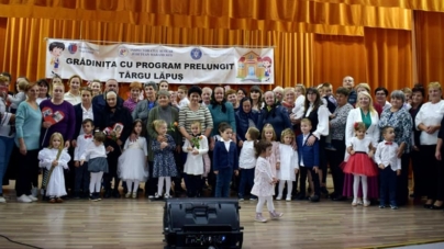 Gradinița cu Program Prelungit Târgu Lăpuș i-a sărbătorit pe bunici printr-un spectacol de suflet