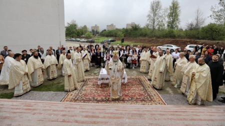 Biserica „Sfântul Vasile cel Mare” din Baia Mare a fost sfințită în această duminică