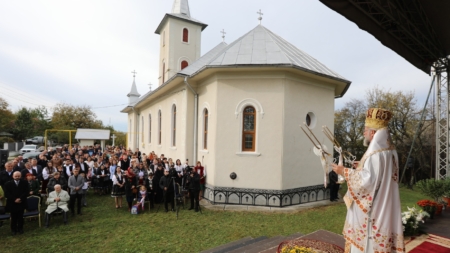 Slujire arhierească la Parohia Ortodoxă Berchezoaia în această duminică