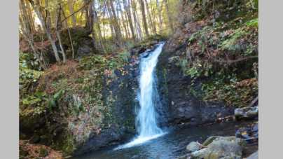 Cascada Ștur, impresionantă în orice anotimp