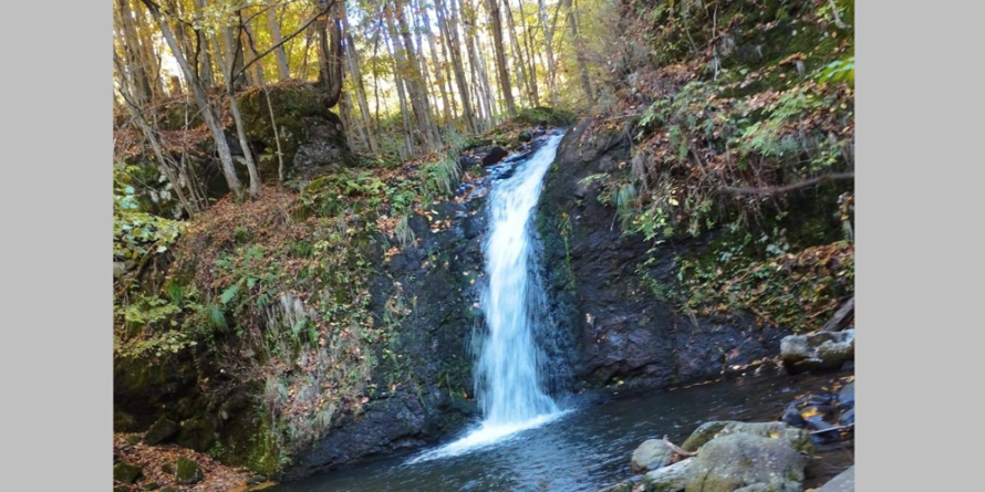 Cascada Ștur, impresionantă în orice anotimp