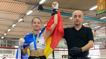 Sportiva Denisa Filimon a obținut trei medalii de aur și una de argint la Campionatul Mondial Unificat de Kickboxing WTKA din Italia