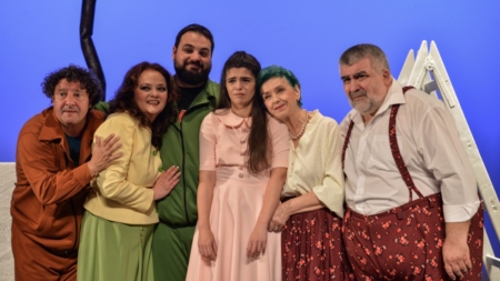 „Familia Pop”, o comedie la care spectatorii băimăreni vor fi serviți cu bună dispoziție