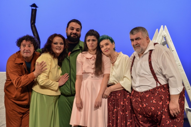 „Familia Pop”, o comedie la care spectatorii băimăreni vor fi serviți cu bună dispoziție