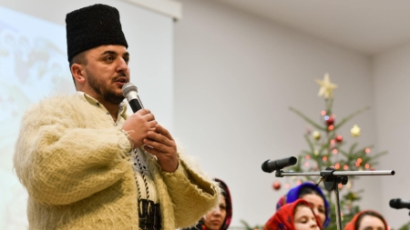 Ionuț Uivaroși organizează un concert de colinde în satul său natal și, totodată, lansează albumul „Noi umblăm și colindăm” alături de Grupul Codrenii