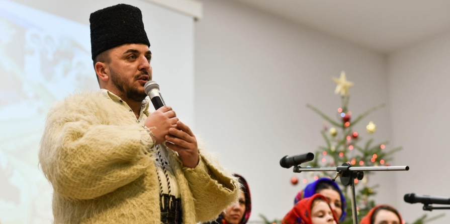 Ionuț Uivaroși organizează un concert de colinde în satul său natal și, totodată, lansează albumul „Noi umblăm și colindăm” alături de Grupul Codrenii