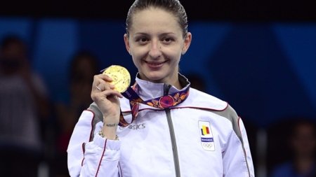 Multiplă medaliată la campionatele europene şi mondiale la scrimă, Ana Maria Brânză a împlinit astăzi 40 de ani