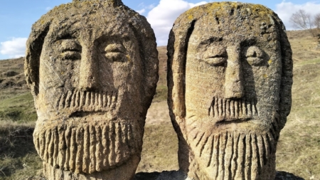 Sculpturile în piatră ale meșterului Gavrilă Cusco rămân parte din moștenirea culturală pe care o are astăzi satul Negreia