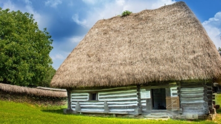 De văzut la Muzeul Satului: Casa Costeni – monument de arhitectură vernaculară specific Țării Lăpușui (1780)