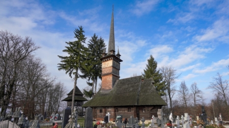 Biserica de lemn monument istoric din Coruia își sărbătorește duminică hramul; Este unul rar întâlnit și unic la nivel național – „Zămislirea Sfintei Ana”