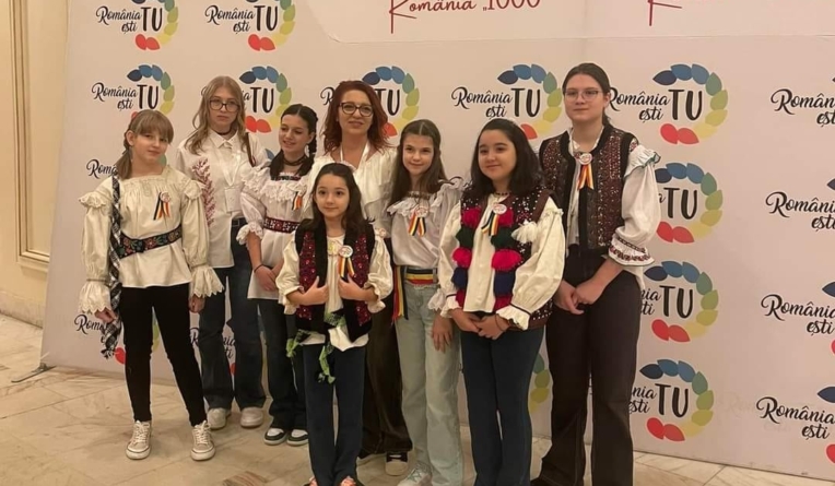 Copiii de la Cercul de Pictură Borșa, coordonați de prof. Irina Doce, au participat la evenimentul „România 1000”