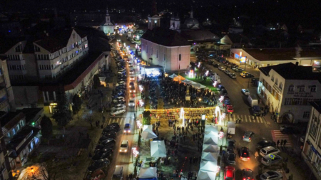 În Târgu Lăpuș s-a deschis Târgul de Crăciun „Poveste de iarnă”