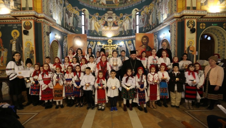 „Colind la Nașterea Domnului”: Biserica „Înălțarea Domnului” din Târgu Lăpuș a găzduit a XVIII-a ediție a spectacolului de colinde