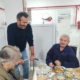 Nicolai Tand a gătit pentru vârstnicii Căminului din Baia Sprie