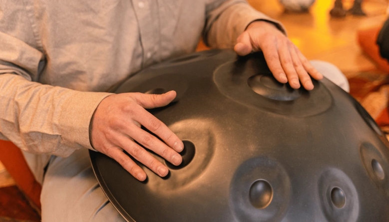 Valentin Pleș va concerta în cadrul concertului „Handpan Moments with Vaal”