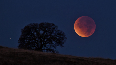 Două eclipse de lună și două de soare, în anul 2025