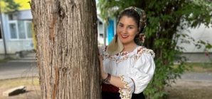 Oana Larisa Pop de la Colegiul de Arte Baia Mare, premiul I la Concursul Național de Interpretare Vocală „Magia Cântecului”