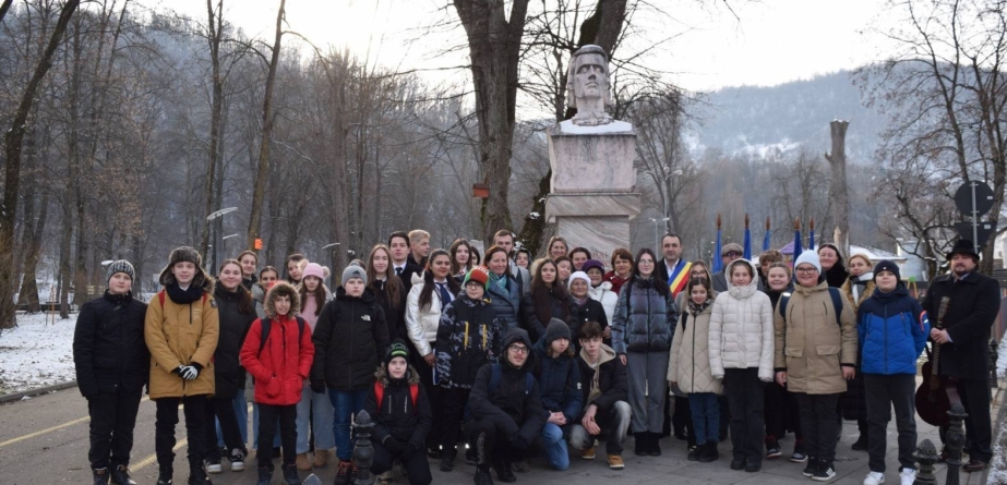 Ziua Culturii Naționale a fost marcată la bustul poetului Mihai Eminescu din Sighetu Marmației