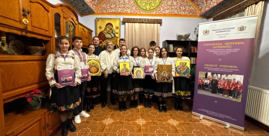 Tinerii din Dumbrăvița, coordonați de părintele Bogdan Ciocotișan, au participat la un cerc de iconografie în atelierul pictorului bisericesc Gheorghe Rogojan