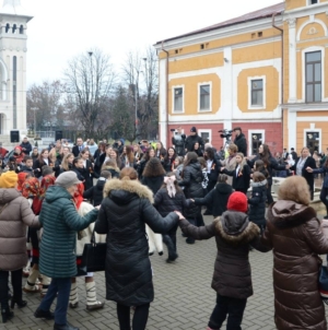 Sighetenii s-au prins în horă de Ziua Unirii Principatelor Române