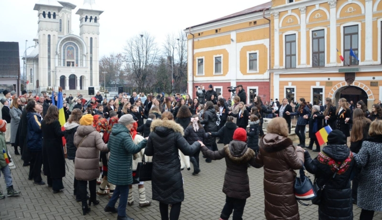 Sighetenii s-au prins în horă de Ziua Unirii Principatelor Române