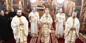 PS Părinte Iustin a săvârșit Sfânta Liturghie la Paraclisul Episcopal