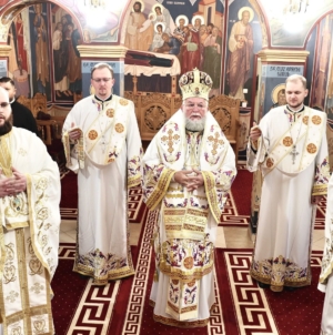 PS Părinte Iustin a săvârșit Sfânta Liturghie la Paraclisul Episcopal