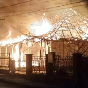 Apel umanitar pentru o familie din Sighetu Marmației care a rămas fără casă în urma unui incendiu