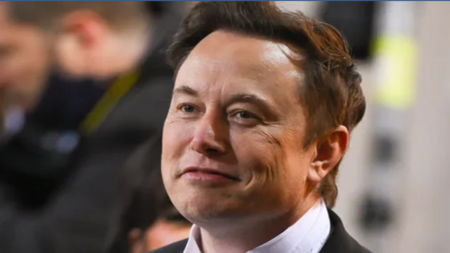 Elon Musk amenință Europa Liberă și Vocea Americii