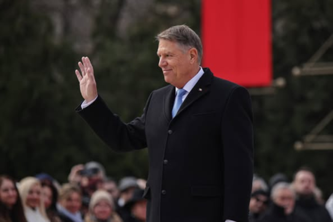 De ce a ascuns Iohannis cheltuielile pentru zborurile private?