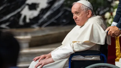 Papa Francisc, în stare critică: Biserica Catolică în fața unei tranziții istorice