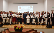 În Fărcașa s-a organizat un spectacol dedicat doamnelor și domnișoarelor