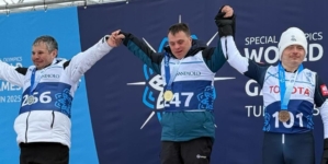 Băimăreanul Andrei Cupșa, aur la Jocurile Mondiale de Iarnă Special Olympics