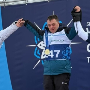 Băimăreanul Andrei Cupșa, aur la Jocurile Mondiale de Iarnă Special Olympics